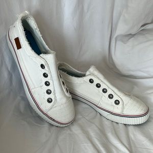 Women’s size 9 Blowfish Play Slip-on Sneakers